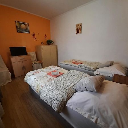 Kis Rigo Vendeghaz Otel Salgótarján Dış mekan fotoğraf