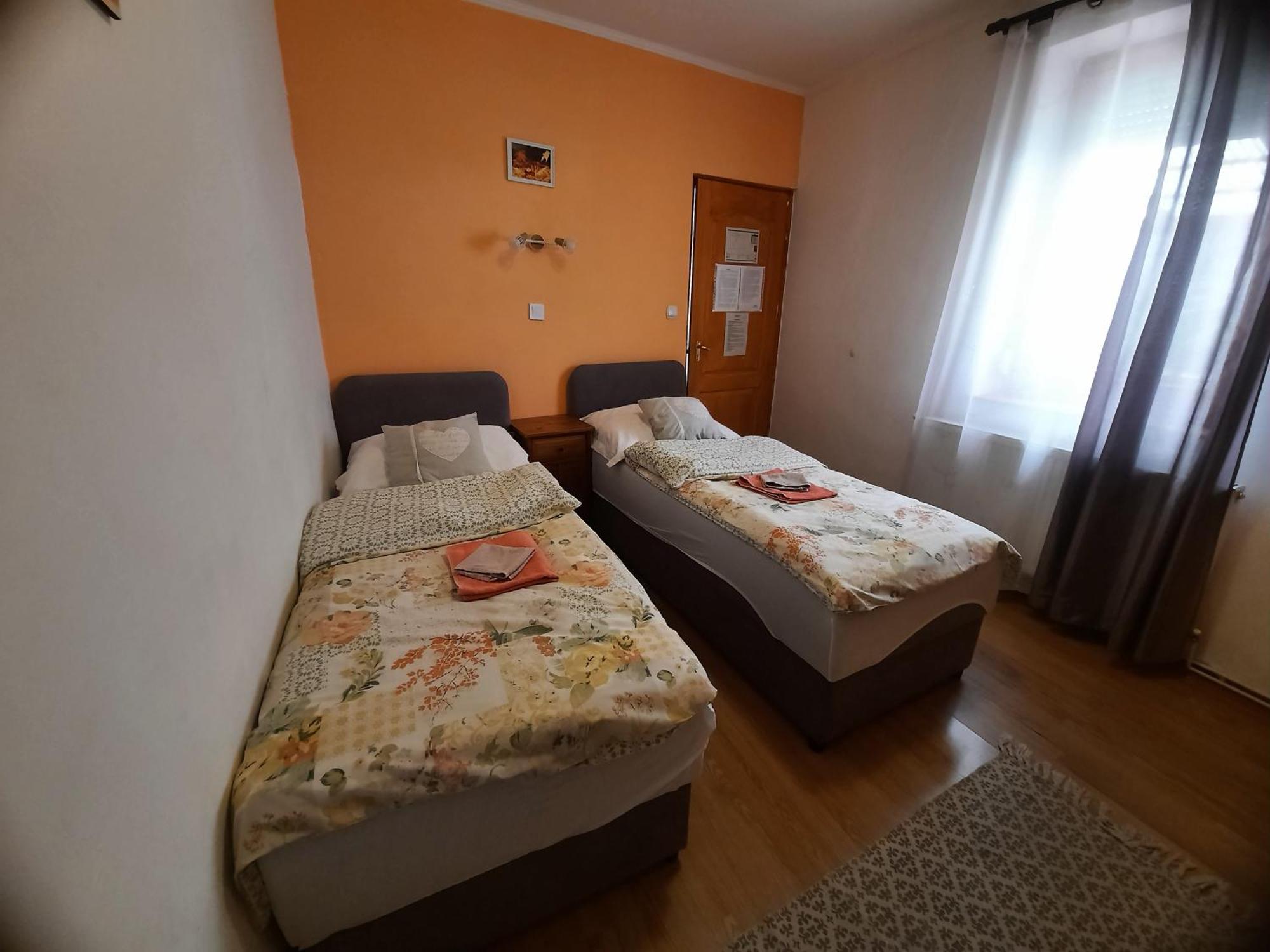 Kis Rigo Vendeghaz Otel Salgótarján Dış mekan fotoğraf