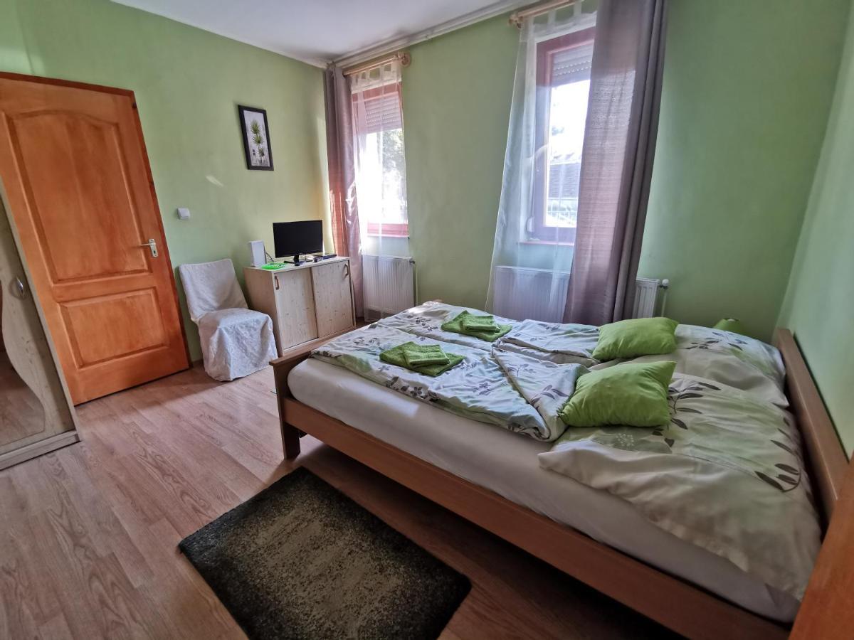 Kis Rigo Vendeghaz Otel Salgótarján Dış mekan fotoğraf