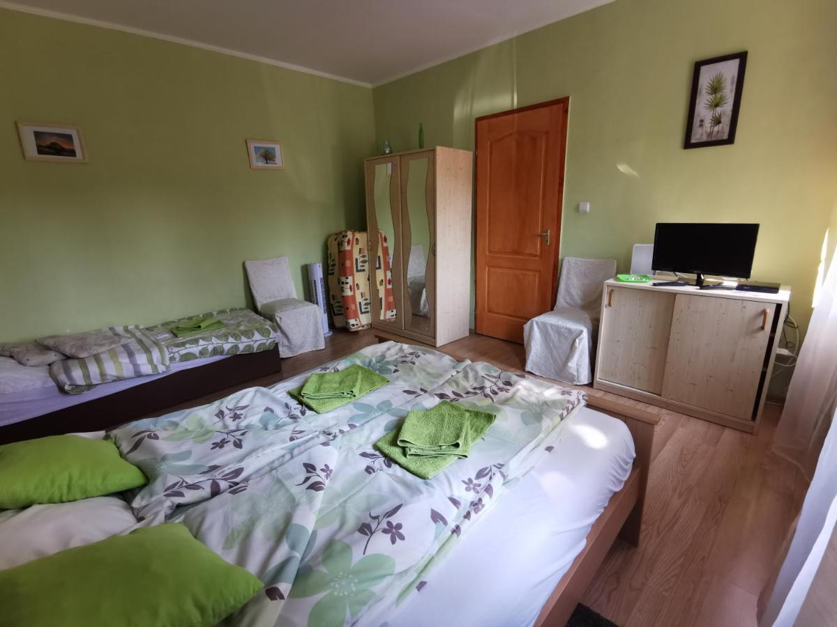 Kis Rigo Vendeghaz Otel Salgótarján Dış mekan fotoğraf