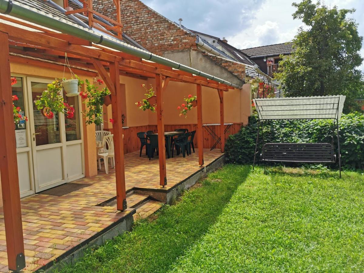 Kis Rigo Vendeghaz Otel Salgótarján Dış mekan fotoğraf